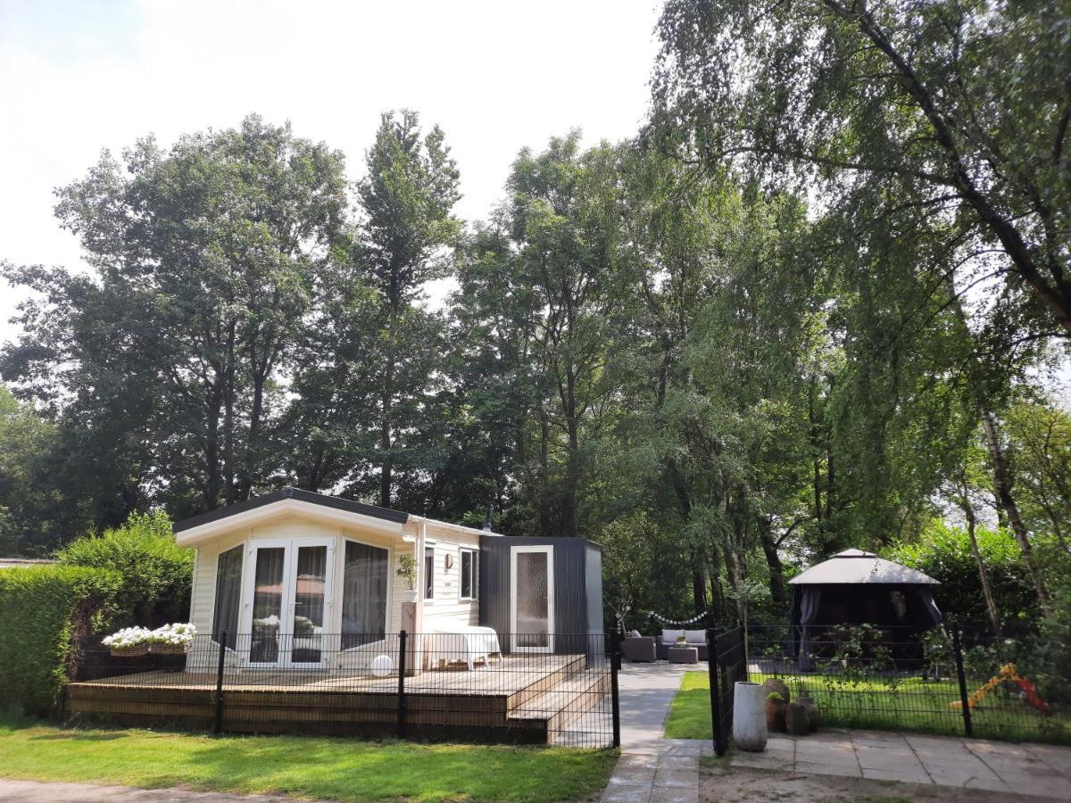 Vakantienoord, Chalet 6P With Veranda, Located In Friesland, 5 Stars Camping On The Lake Suameer Dış mekan fotoğraf